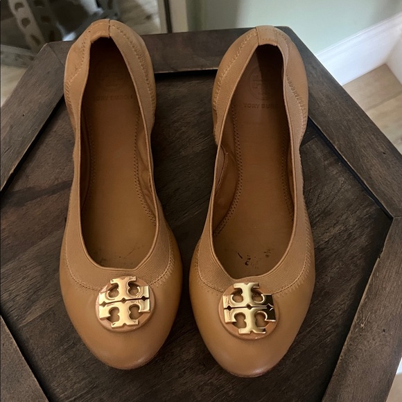 Tory Burch, size 6.5, Beige Leather Flats with Gold Logo, EUC - Picture 11 of 11
